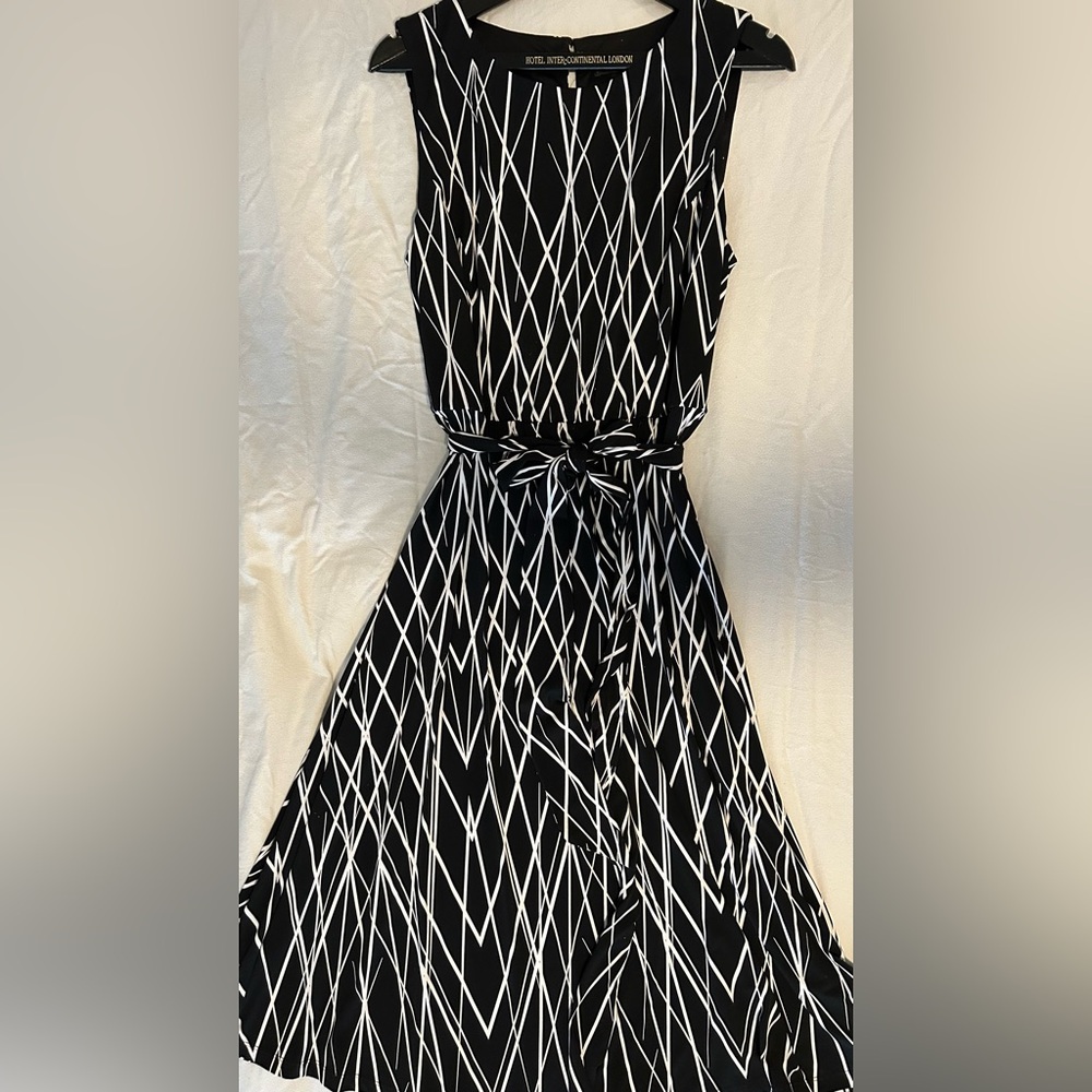 Jessica Howard Black and White A-Line Midi Dress